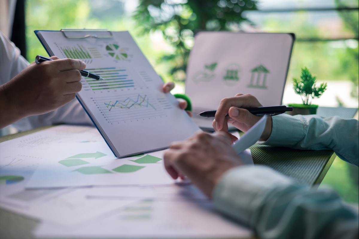 Sustainable development, business meetings, green buildings, environmentally friendly